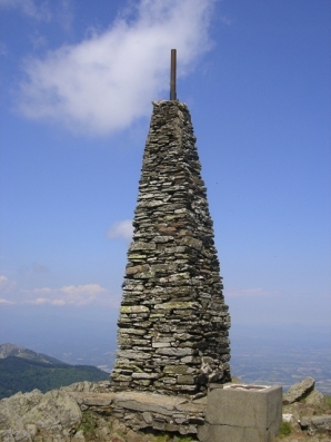 Sommet des Albères, le Pic Neulos s'élève à 1256 m